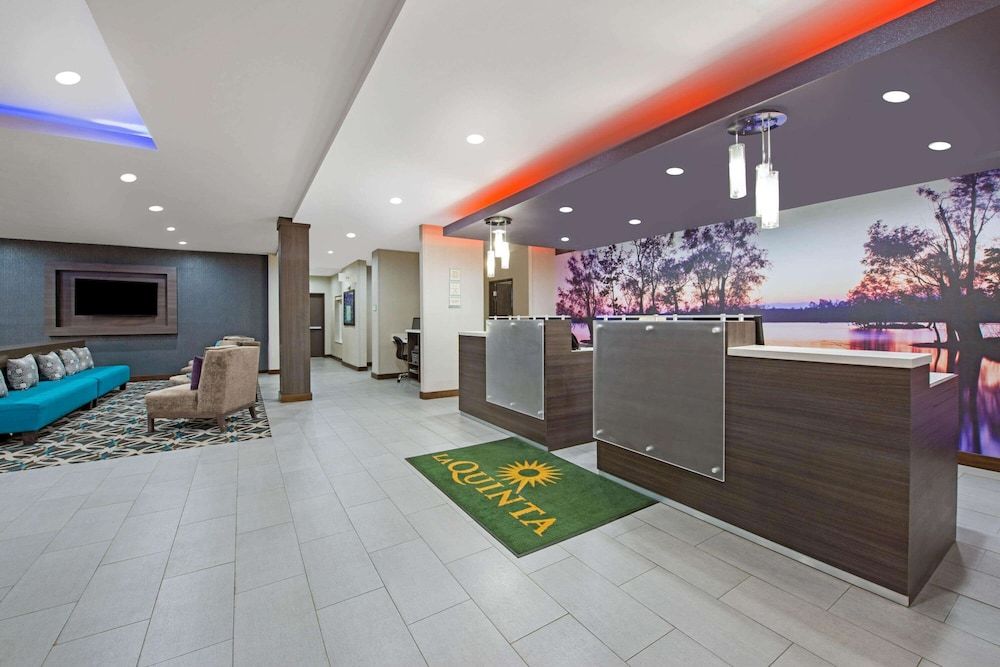La Quinta Inn & Suites by Wyndham Lake Charles - Westlake 3