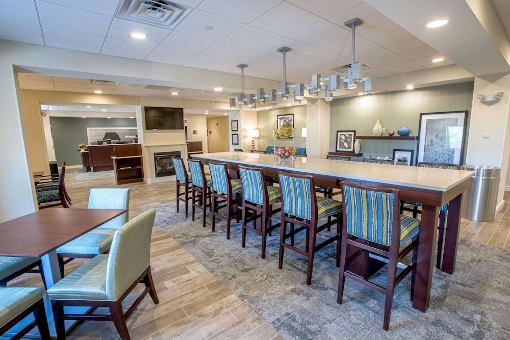 Hampton Inn by Hilton Amesbury 2