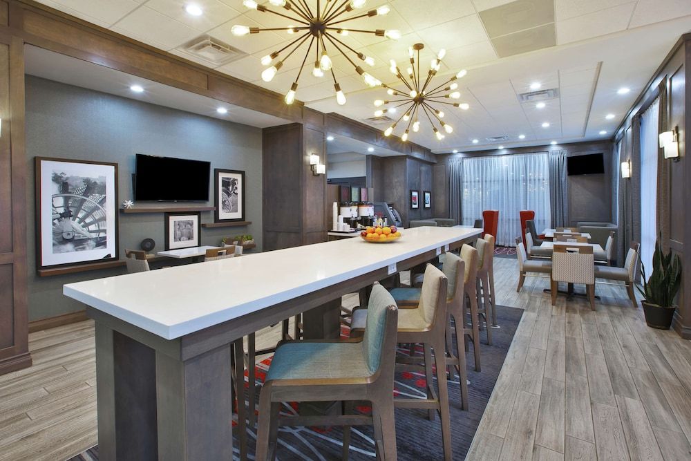 Hampton Inn by Hilton Detroit Dearborn 2