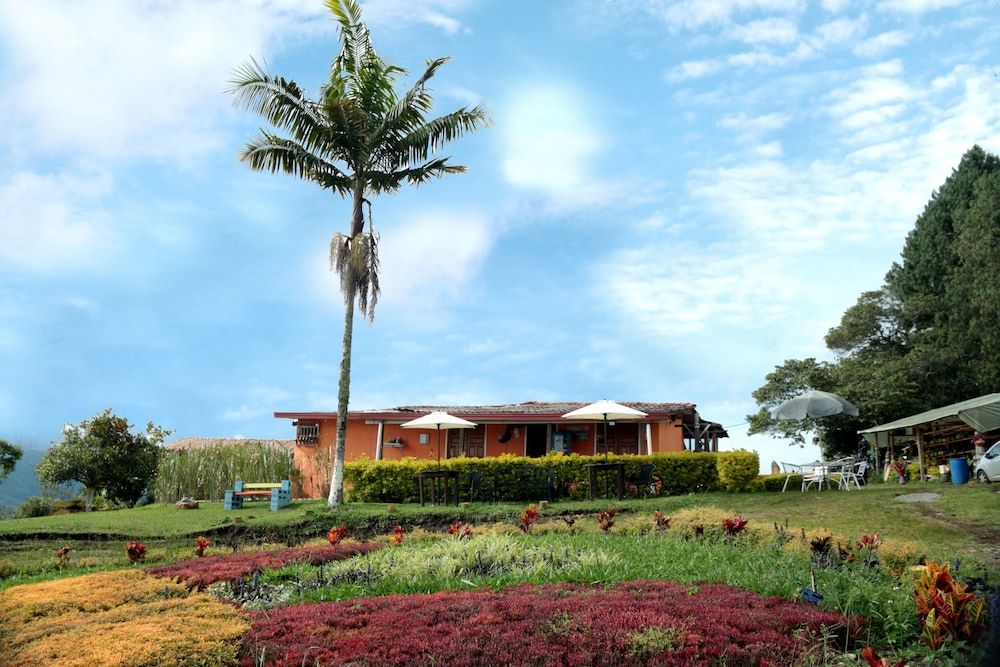 Cabañas y Flores Finca Hotel 2