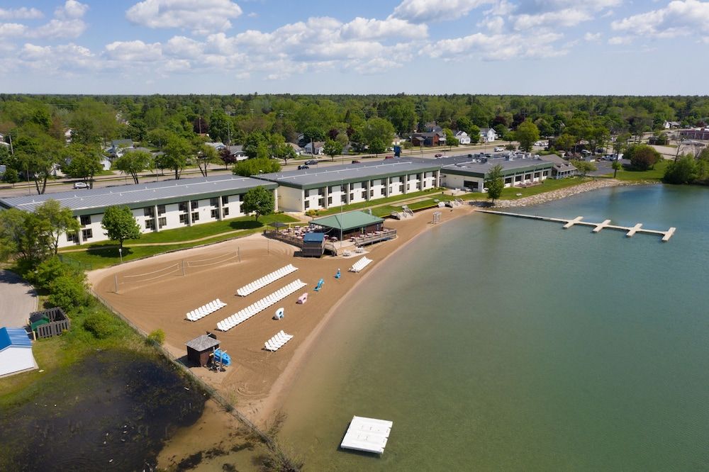 Tawas Bay Beach Resort 3 estrellas en East Tawas