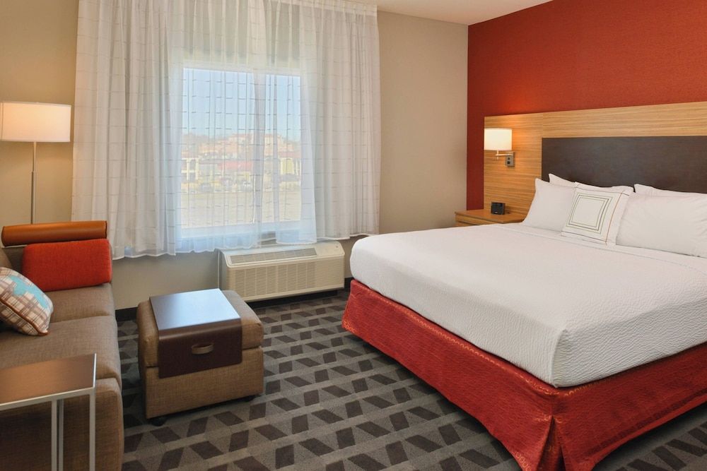TownePlace Suites by Marriott Laplace 3