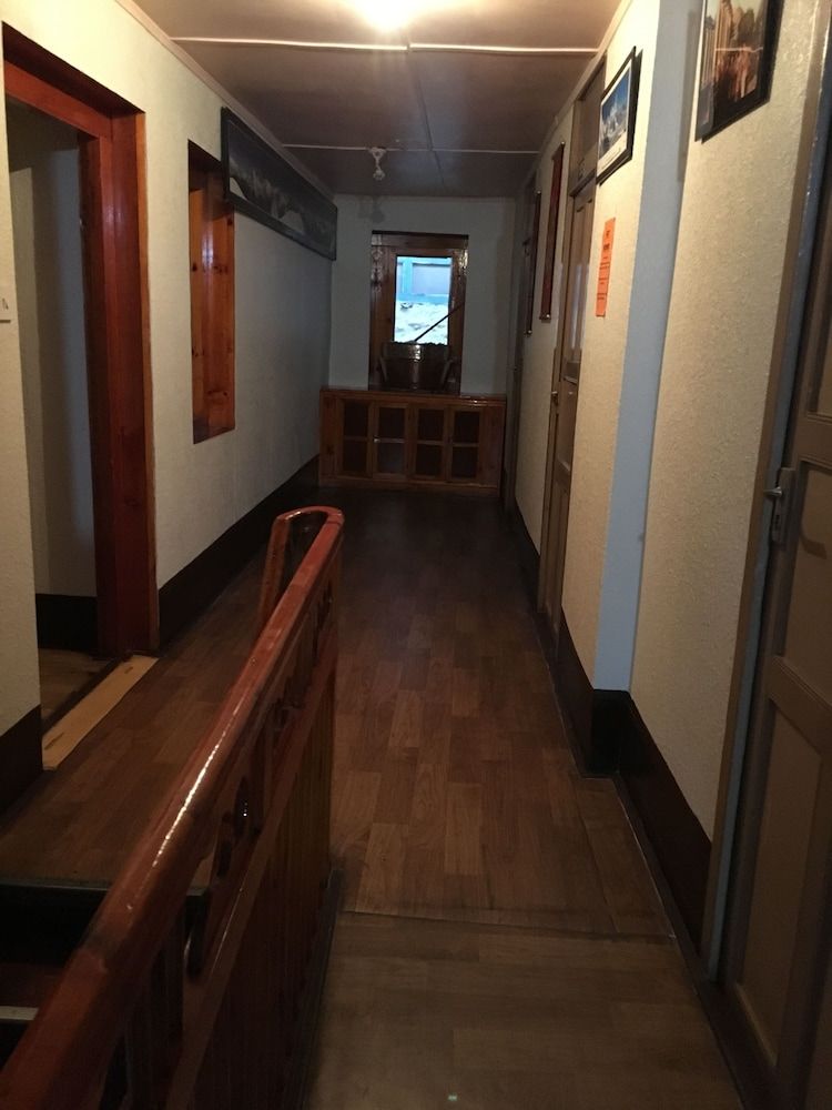 Hotel Khangri 2