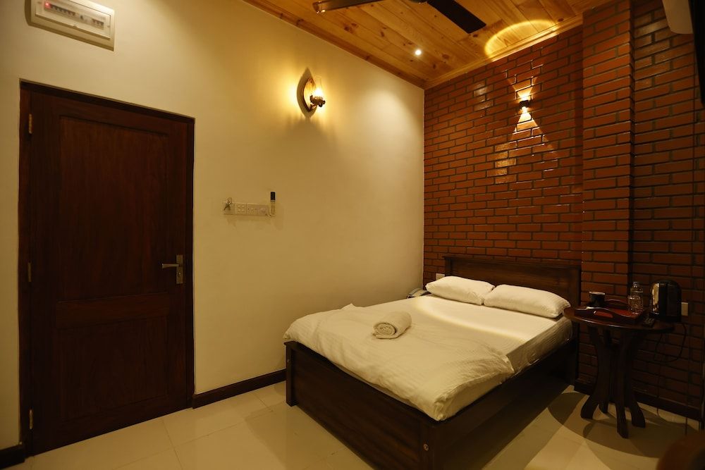 J Hotel 2