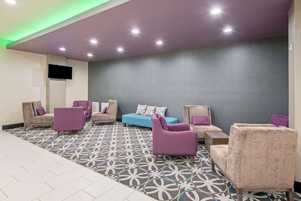 La Quinta Inn & Suites by Wyndham Weatherford OK 2