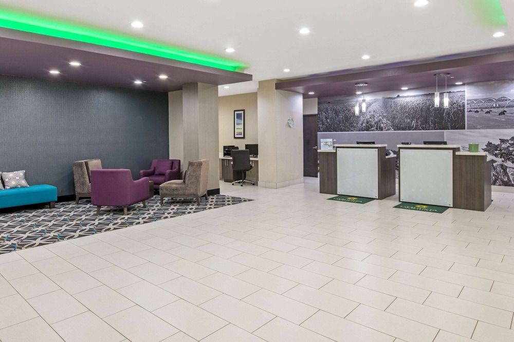 La Quinta Inn & Suites by Wyndham Weatherford OK 3
