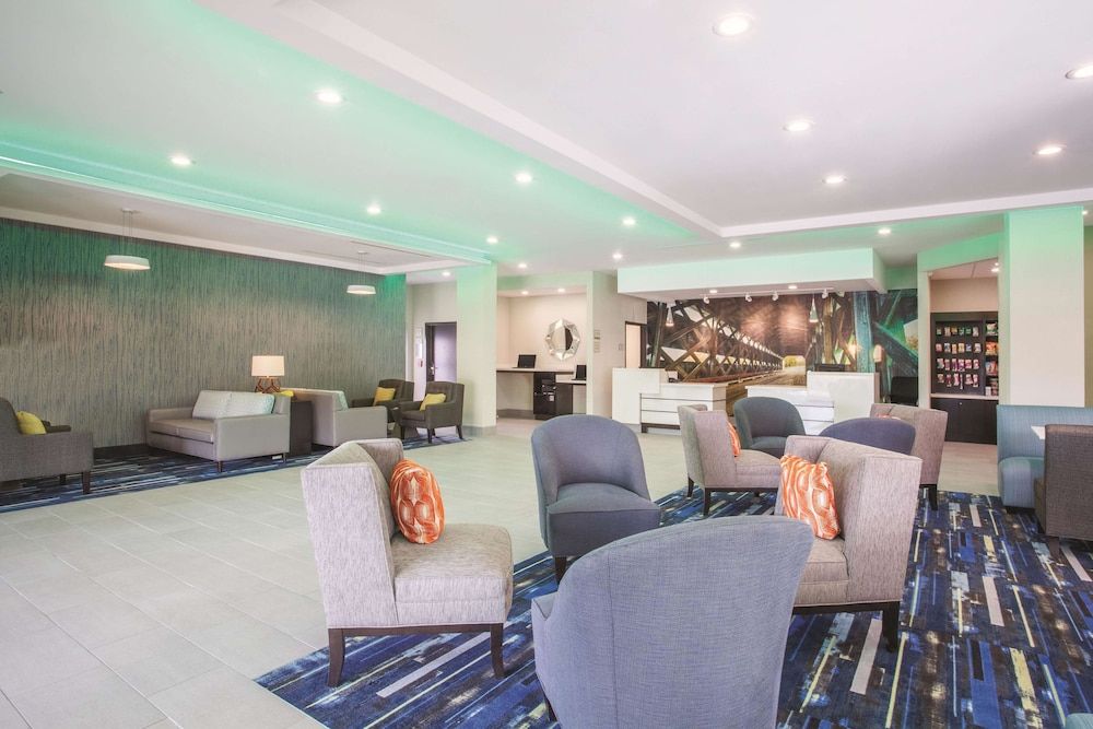 La Quinta Inn & Suites by Wyndham Cullman 3