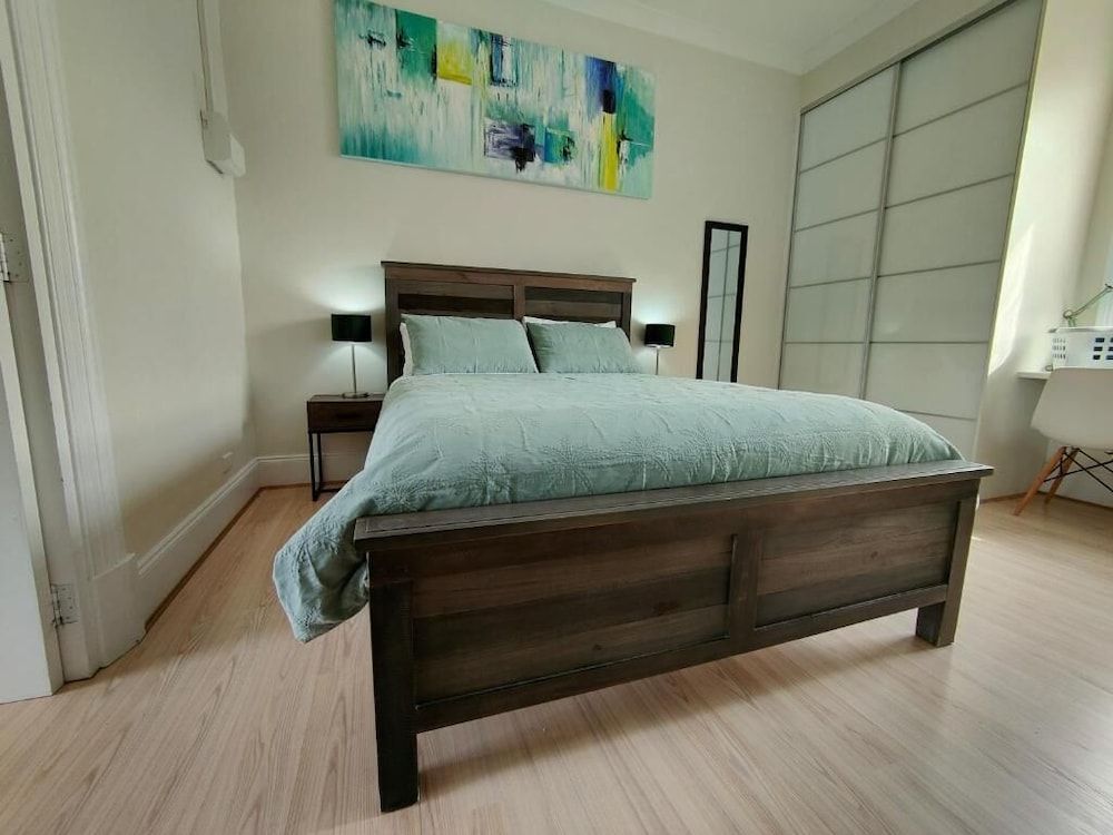 Smugglers Inn Studio Apartments 3