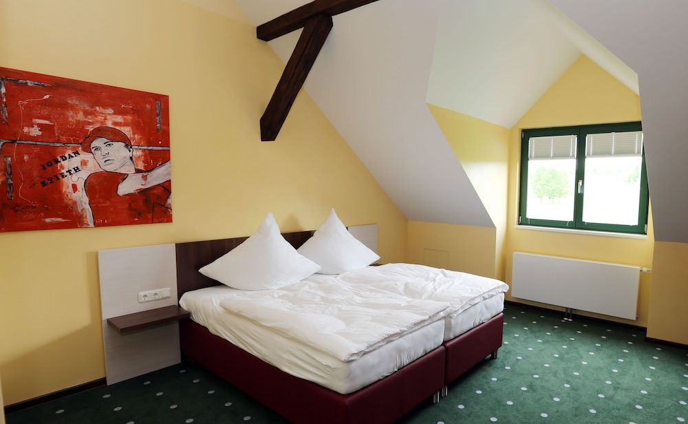 Apartments Golfpark Schlossgut Sickendorf 3