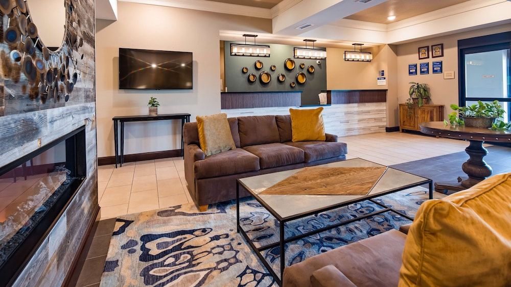 Best Western Plus Overland Inn 3
