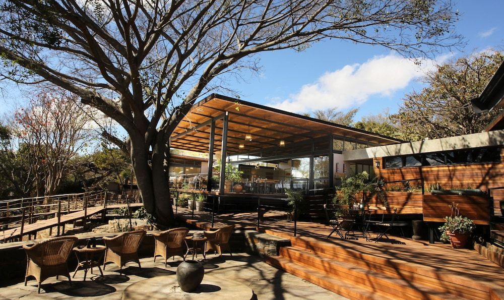 Fugitives' Drift Lodge 2