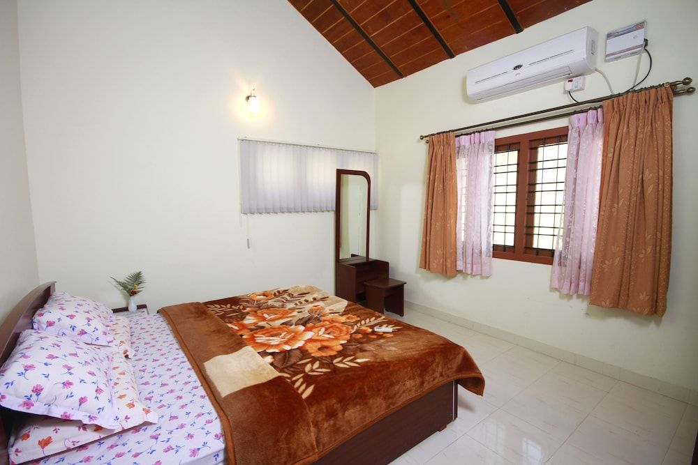 KSTDC Hotel Mayura Velapuri 2 estrellas en Belūr