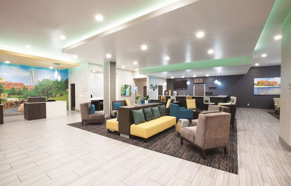 La Quinta Inn & Suites by Wyndham Tulsa Broken Arrow 2