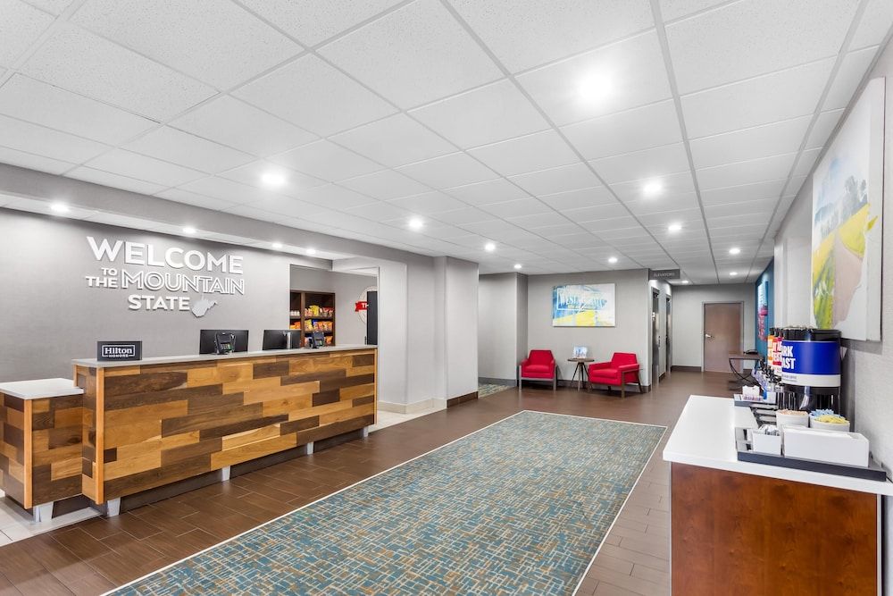 Hampton Inn Huntington University Area 2