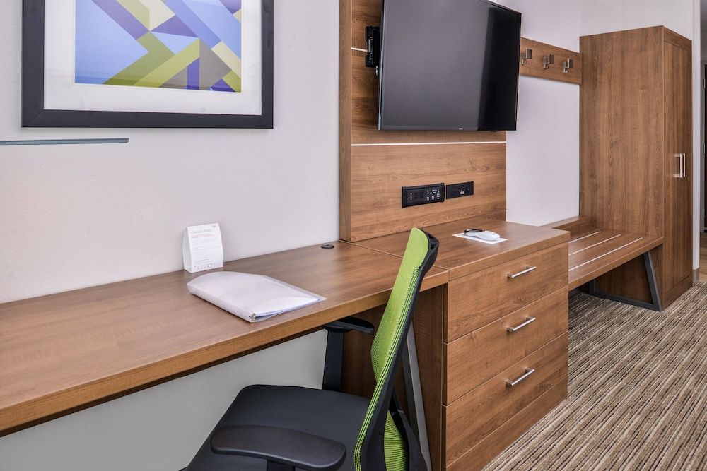 Holiday Inn Express & Suites Siloam Springs by IHG 2