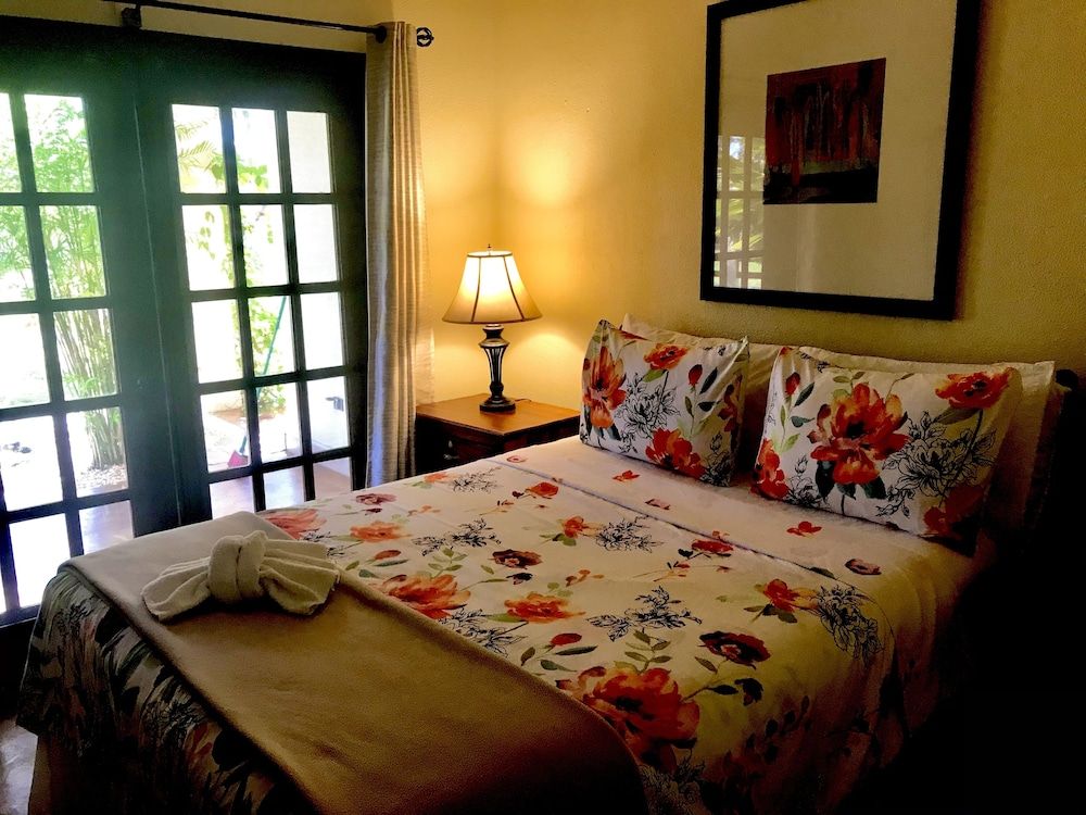 Royale Manor -1 estrellas en Corozal
