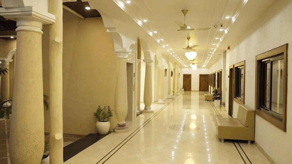 Hotel Royal Palace - Sagar 2