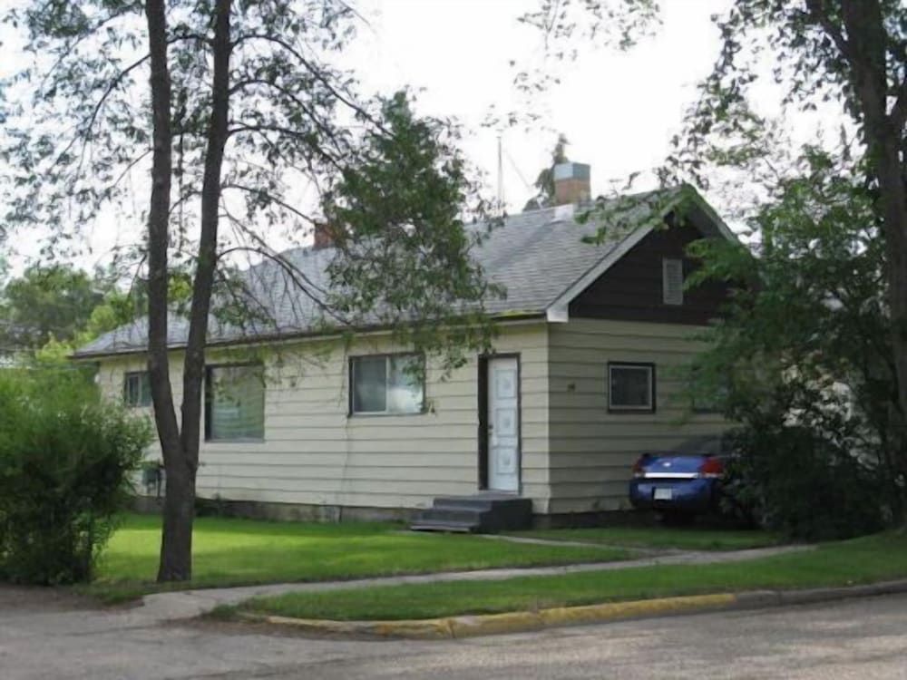 Canora Cozy Cottage -1 estrellas en Canora