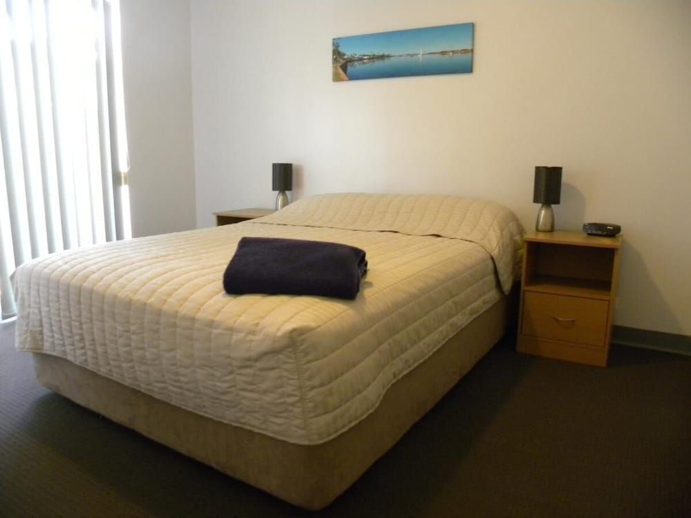 Carnarvon Central Apartments 3
