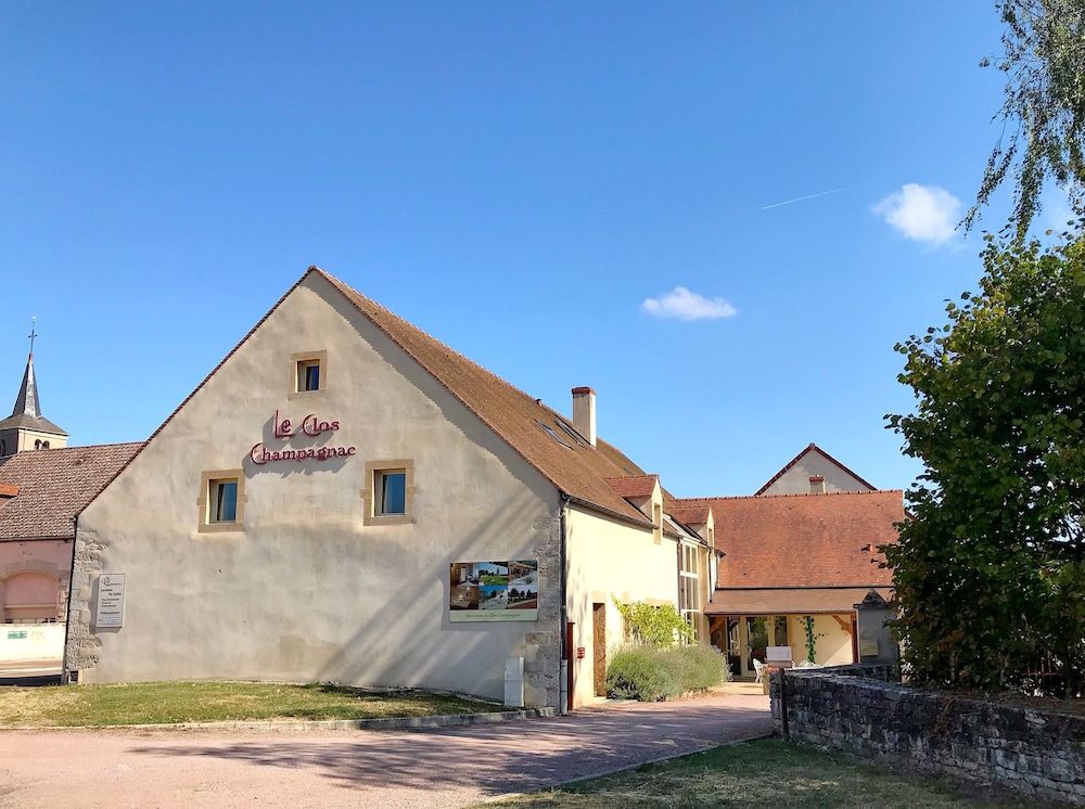 Le clos champagnac at Hotel Golf Chateau de Chailly -1 estrellas en Chailly-sur-Armançon