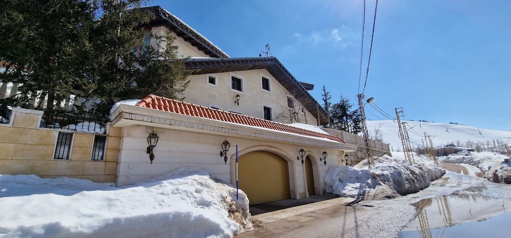 Faqra Palace 5 estrellas en Kfardebian
