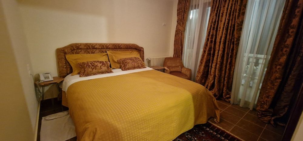 Faqra Palace 3