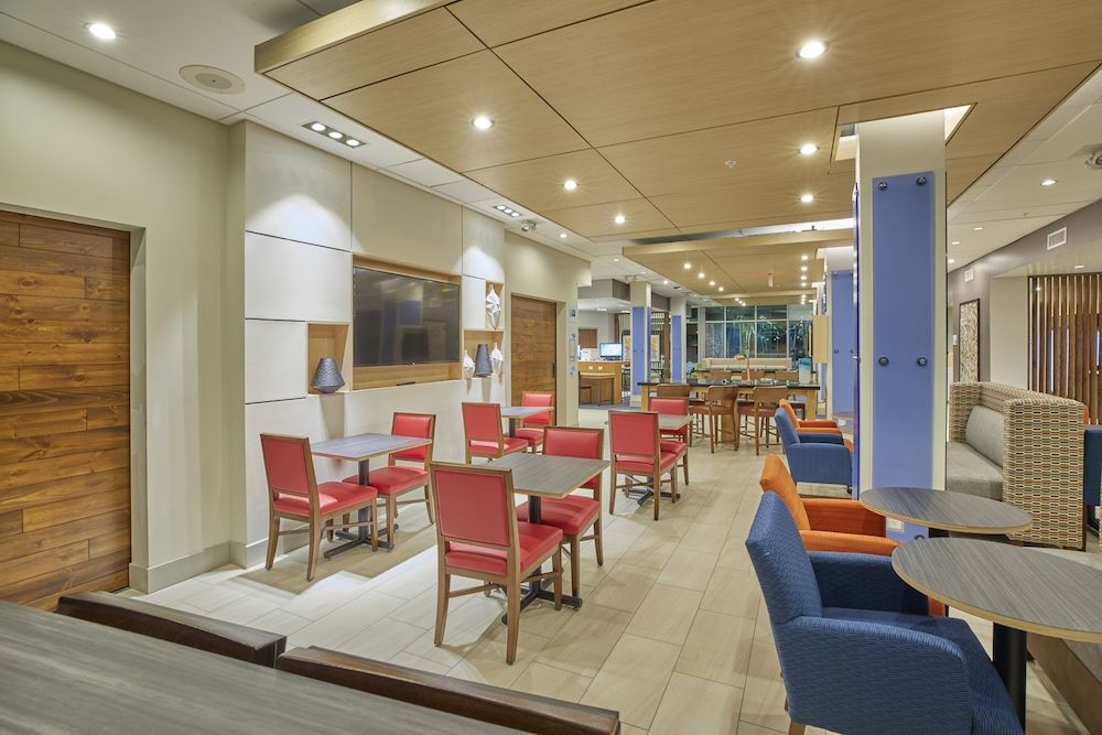 Holiday Inn Express & Suites Hermiston Downtown by IHG 2