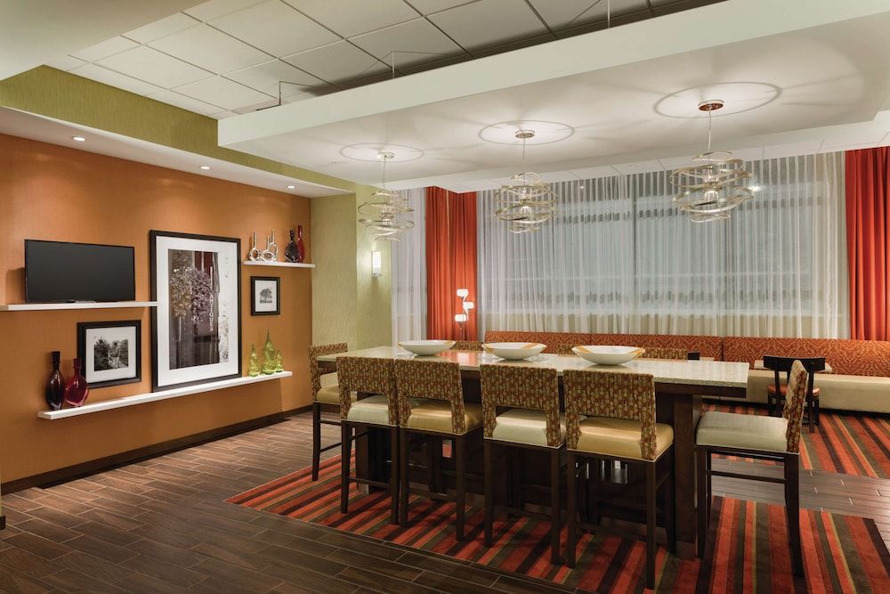 Hampton Inn St. Albans 2