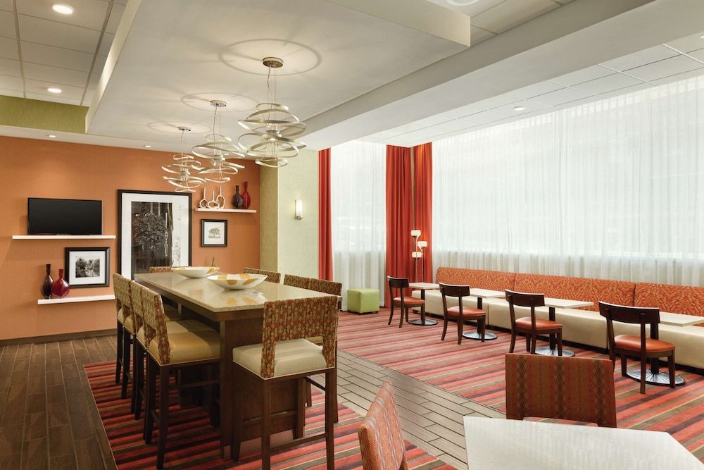 Hampton Inn St. Albans 3