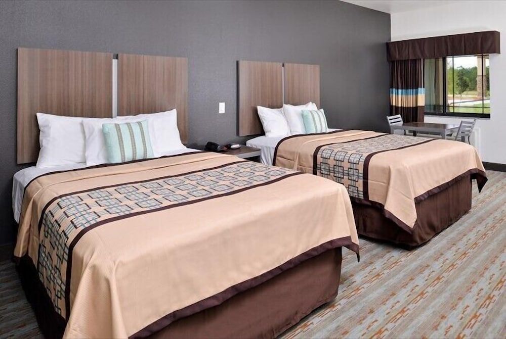 Scottish Inn & Suites 3