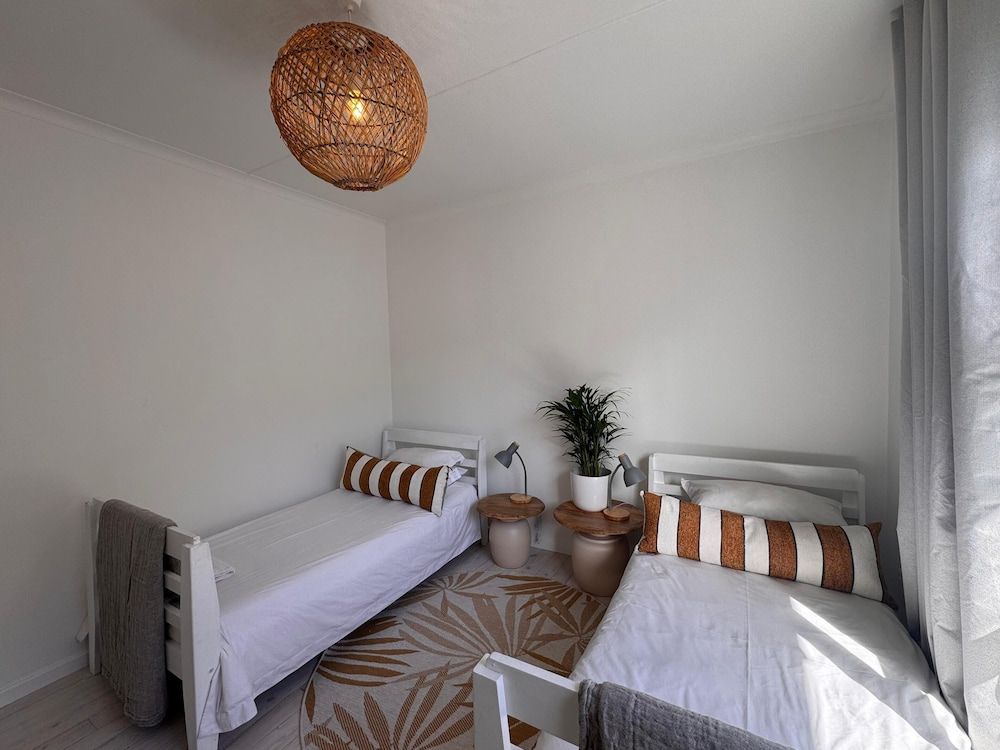 Loddeys Beach House 3