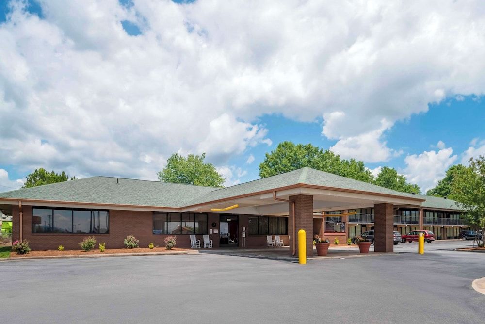 Quality Inn near Speedway 2 estrellas en Wilkesboro