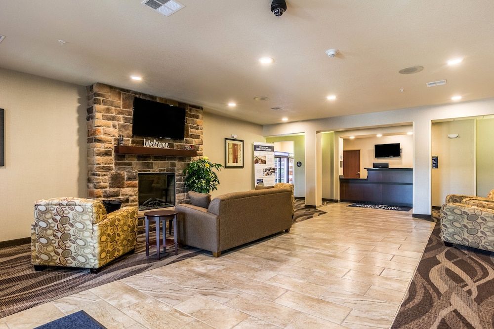 Cobblestone Hotel & Suites - Greenville 2
