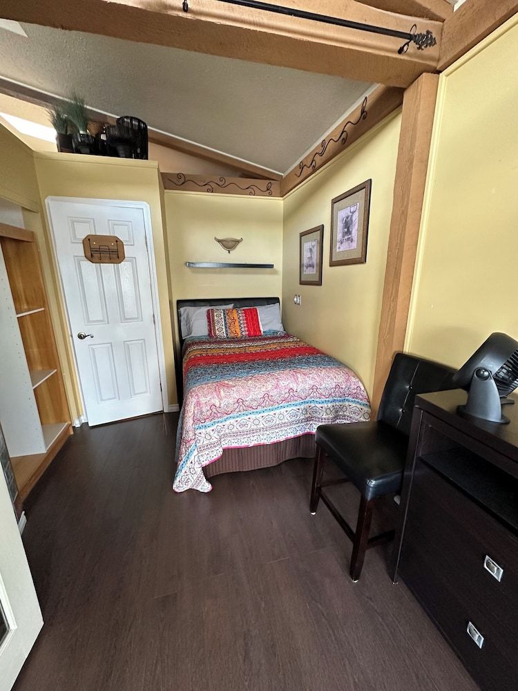 Peachland Beach Resort 2