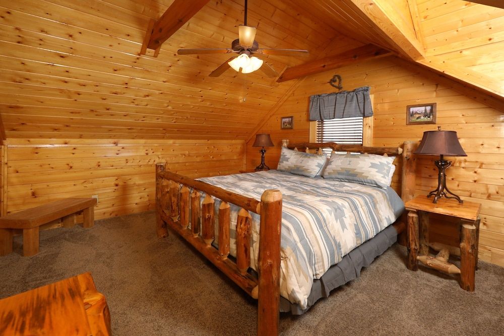 Ridgetop Theatre Lodge - Six Bedroom Cabin 2