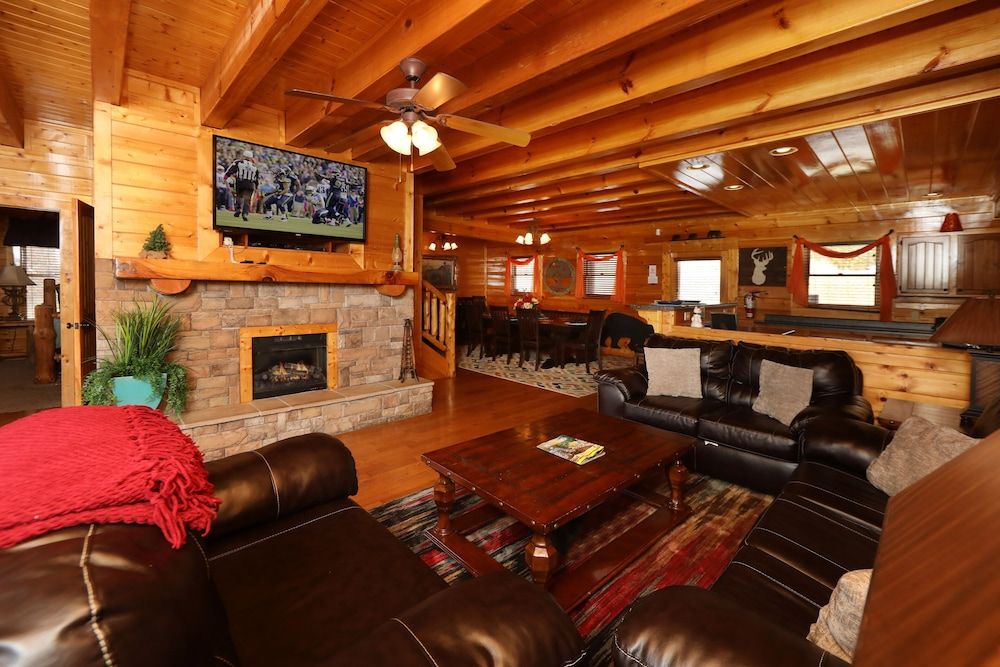 Ridgetop Theatre Lodge - Six Bedroom Cabin -1 estrellas en Park Settlement