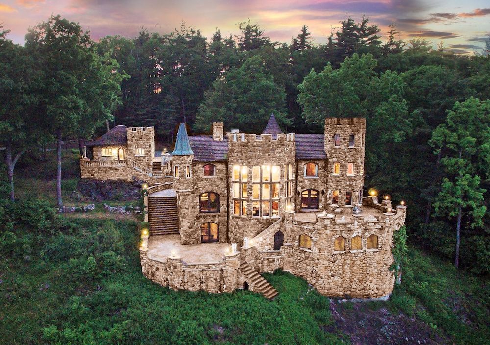 HIGHLANDS CASTLE overlooking Lake George.. plus 2 other Castles! -1 estrellas en Bolton Landing