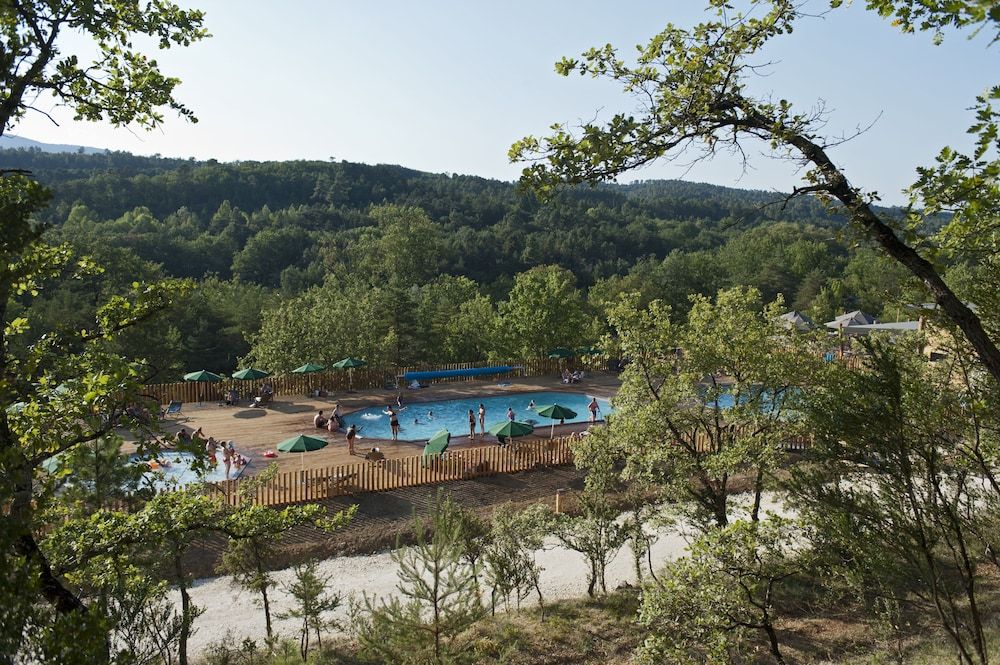Village Huttopia Sud Ardèche 3 étoiles à Vagnas