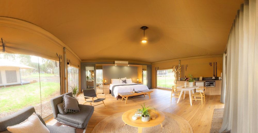 Olio Bello Lakeside Glamping 2