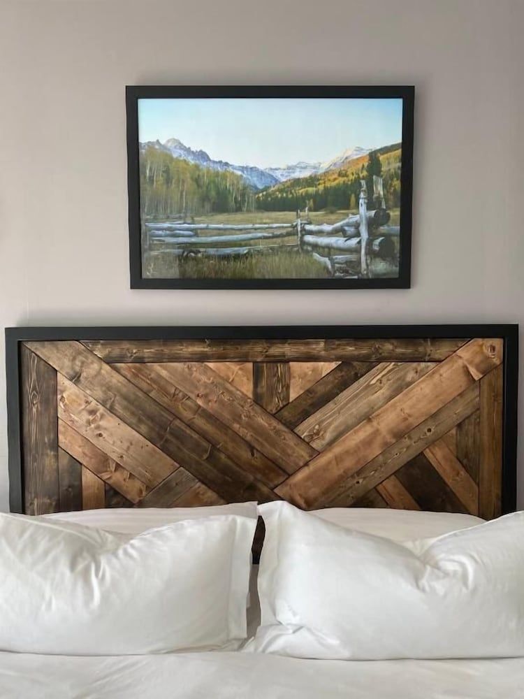 Pikes Peak Paradise Bed and Breakfast 3
