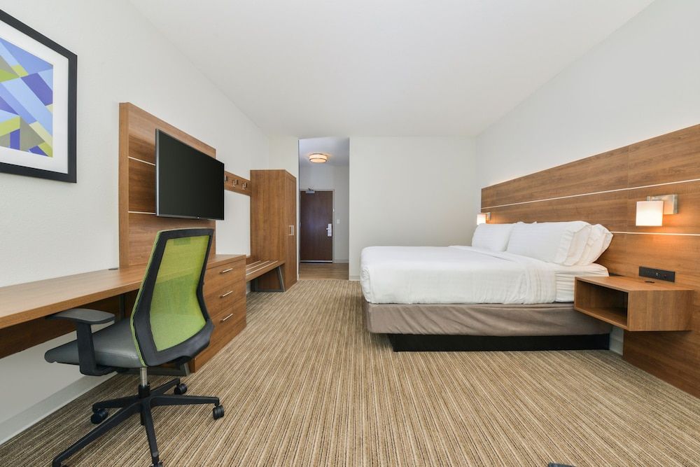 Holiday Inn Express & Suites Chadron by IHG 2