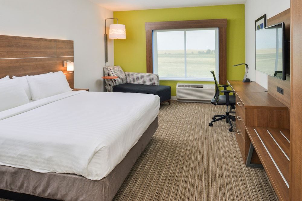Holiday Inn Express & Suites Chadron by IHG 3