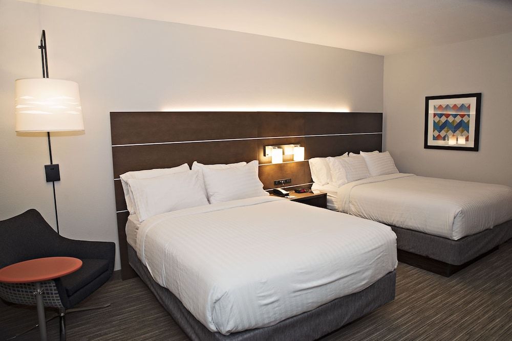 Holiday Inn Express & Suites Sterling by IHG 2
