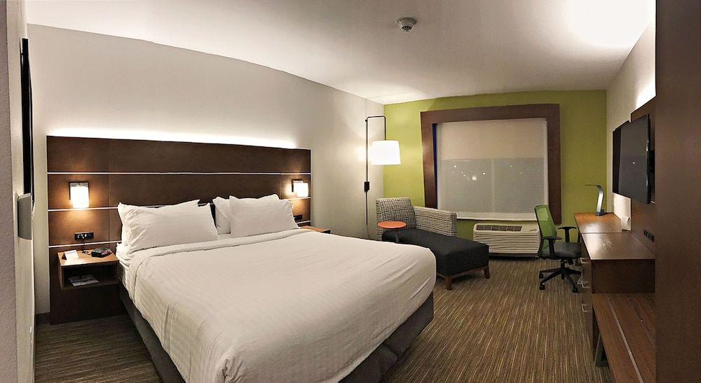 Holiday Inn Express & Suites Sterling by IHG 3