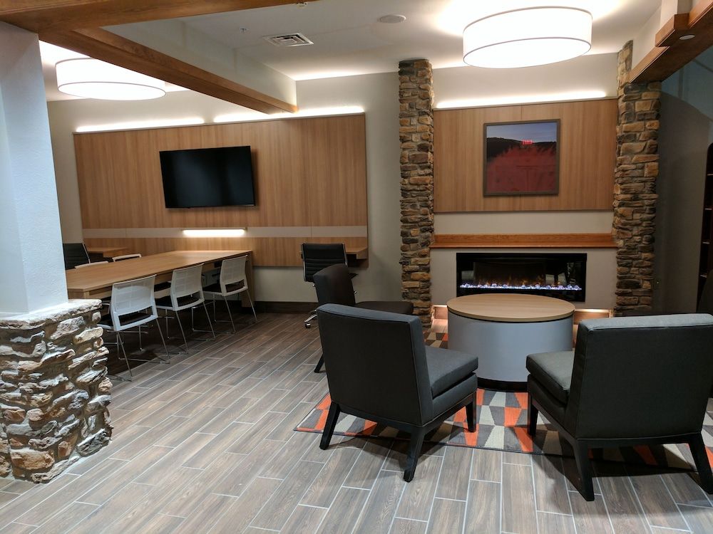 Microtel Inn & Suites by Wyndham Clarion 3