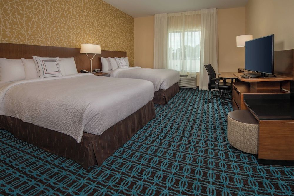 Fairfield Inn and Suites by Marriott Washington 3