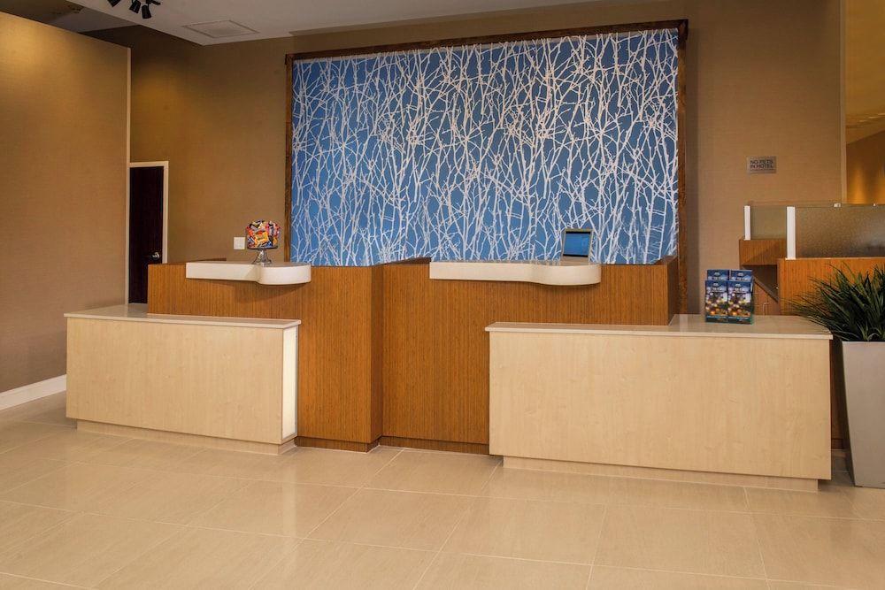 Fairfield Inn and Suites by Marriott Washington 2