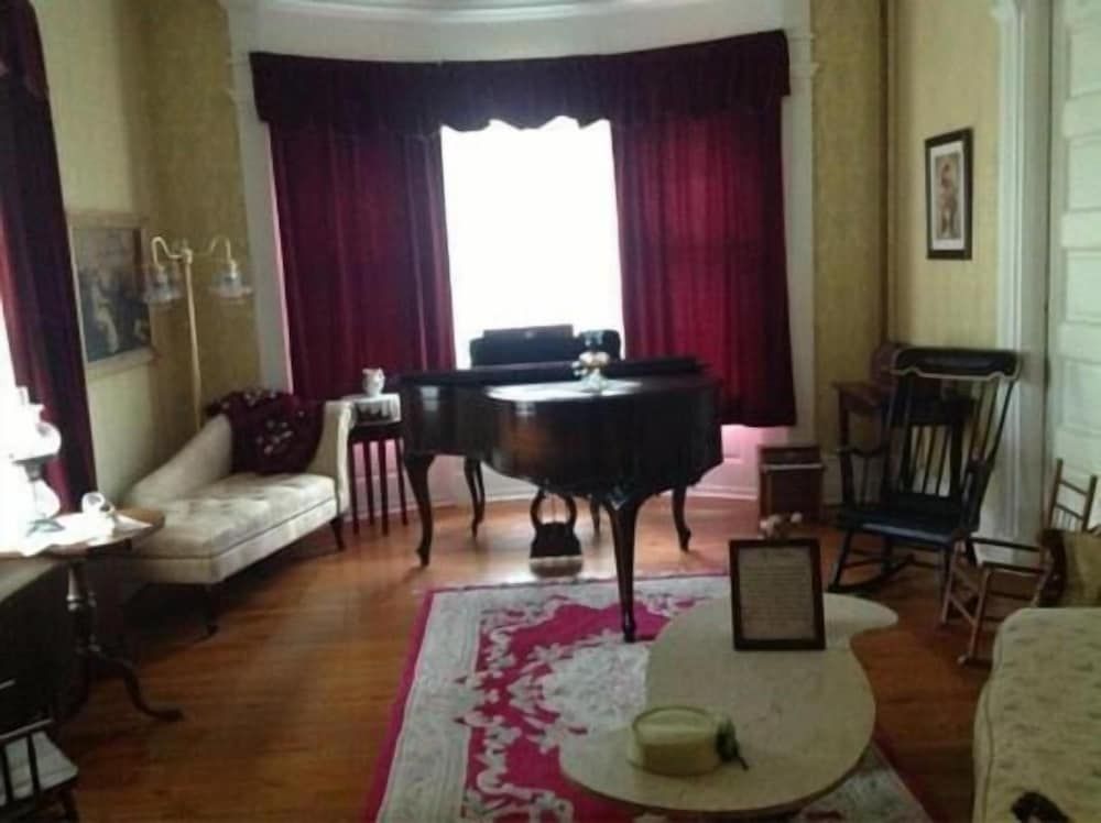 Victorian Charm Inn 2