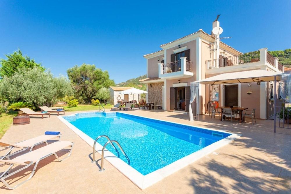 Villa Eufrosini Large Private Pool Walk to Beach Sea Views A C Wifi Car Not Required - 2301 -1 estrellas en Svoronata