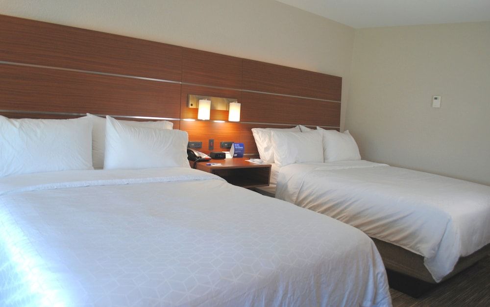 Holiday Inn Express & Suites Columbia City by IHG 3